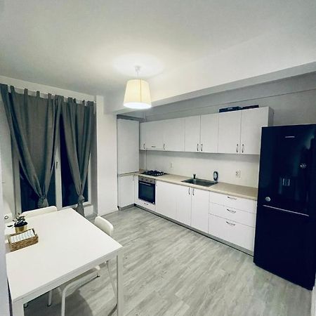 Santorini Residence Apartment Otopeni Eksteriør bilde